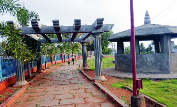 The walking track is yet to be completed at Waddepally tank in Warangal. (Photo: DC) The walking track is yet to be completed at Waddepally tank in Warangal. (Photo: DC)